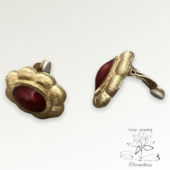 Vintage Clip On Earrings - Picture 4 of 5